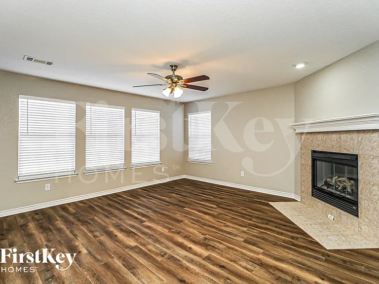 3905 Mantis St — Photo 2