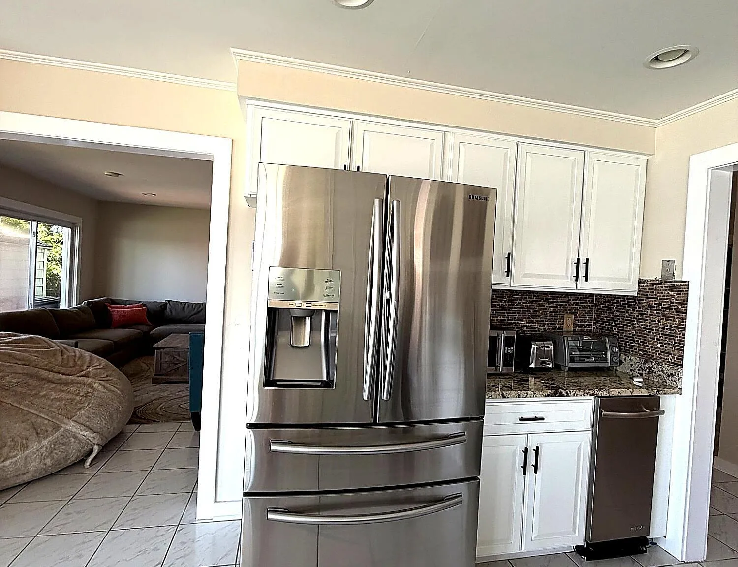 7 bed, 4092 sqft, $5,500 — Photo 4