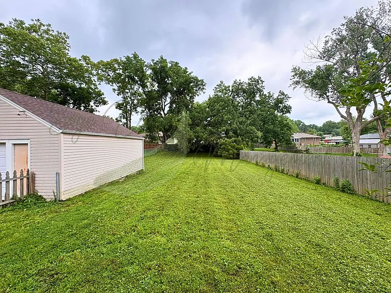 1109 NW B St — Photo 18