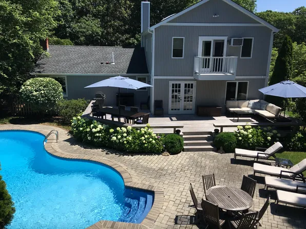 https://photos.zillowstatic.com/fp/51cc9bf055b3070d1d7a671cbf16b360-p_e.webp
