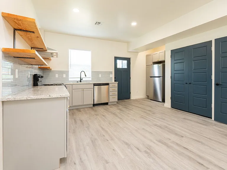 2885 N Oliver St — Photo 28