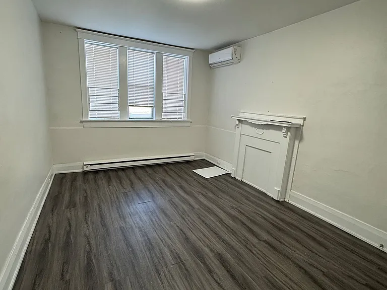 1065 Bathurst St #2 — Photo 3