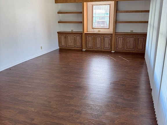 4th image of 450 Country Oaks #450