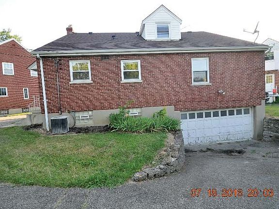 3rd image of 1864 Blackstone Pl