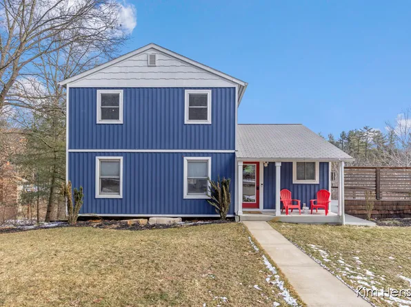 7540 Jericho Ave NE, Rockford, MI 49341