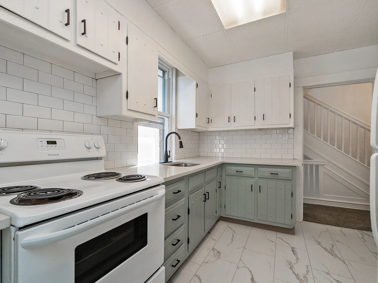 3 bed, 998 sqft, $1,750 — Photo 2