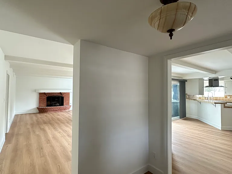 20428 Roslin Ave — Photo 4
