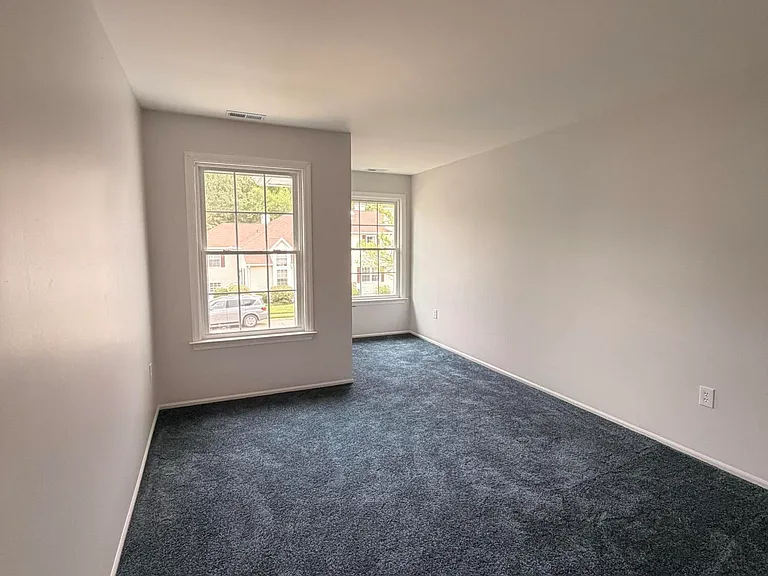 36 Racquet Rd — Photo 12