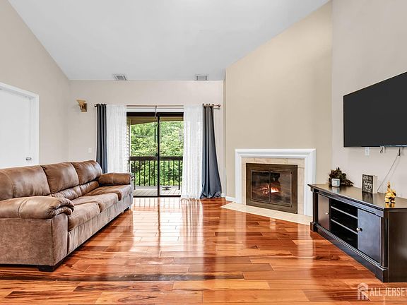 4th image of 212 Sunshine Ct