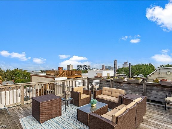 3rd image of 3200 Franklin Blvd #3