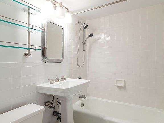 3rd image of 27 W 16th St APT 2C