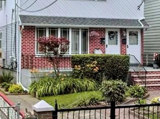 1333 Dickens St, Far Rockaway, NY 11691