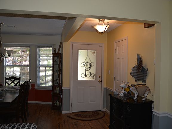 5th image of 2305 Charlestowne Dr