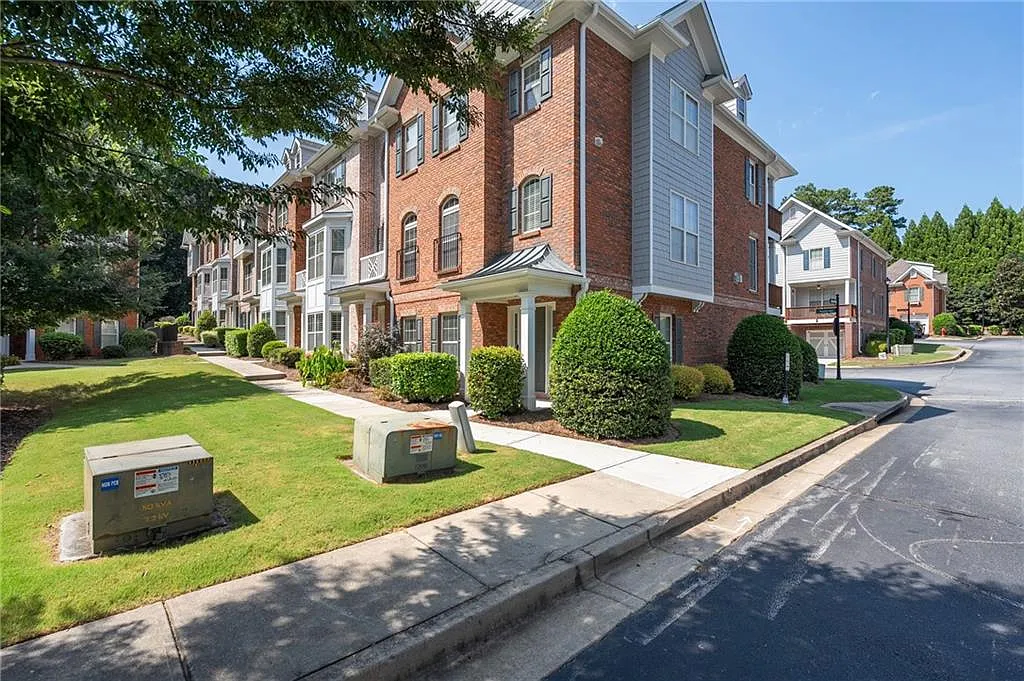 3 bed, 3.5 bath, 2389 sqft, $3,300 — Photo 1