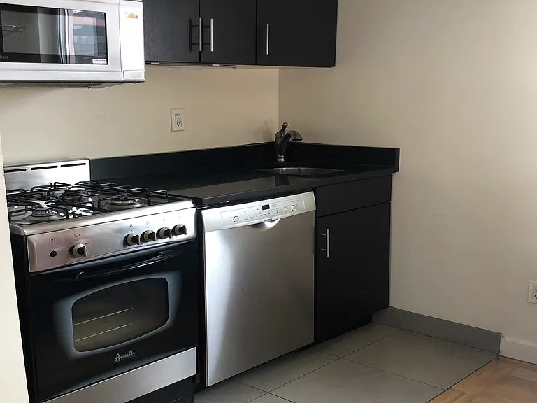 1810 3rd Ave #A9A — Photo 3