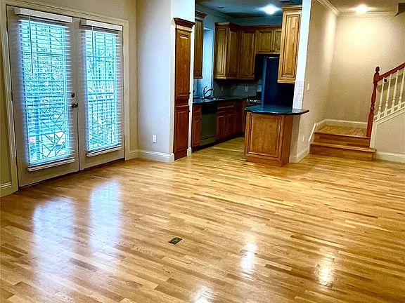 4th image of 2203 N Carroll Ave APT 1