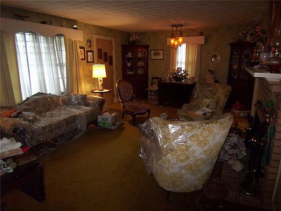 3rd image of 141 Victoria Ct