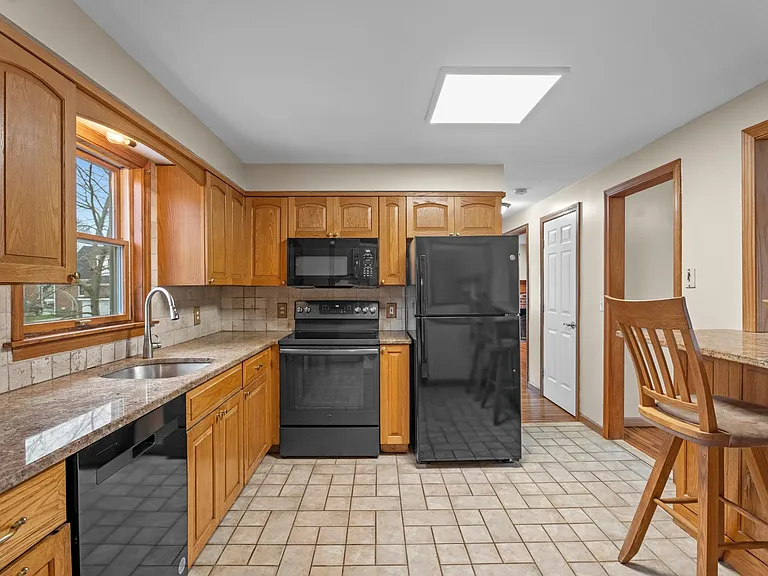 62 Brookside Ave E — Photo 17