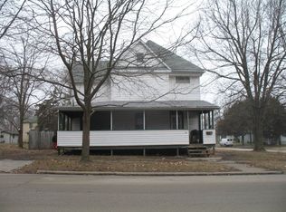 621 E Main St, Clinton, IL 61727