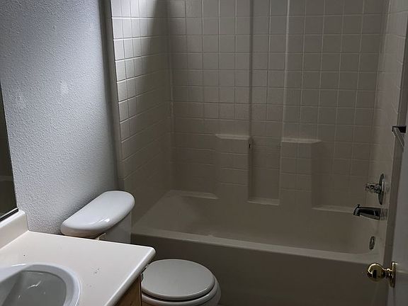 4th image of 132 W Robin Ave