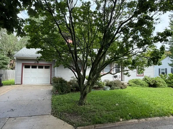 32 University Ct, Normal, IL 61761