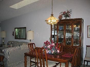 5th image of 56 Fox Valley Dr