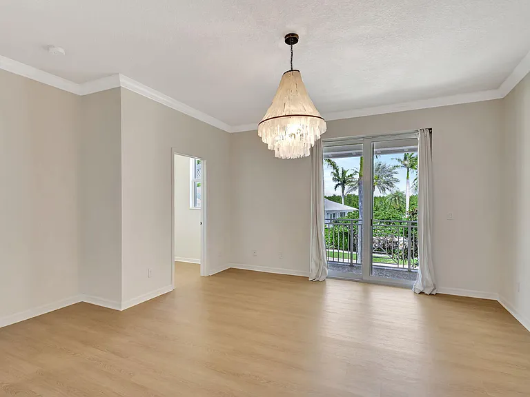1212 S Community Dr — Photo 15