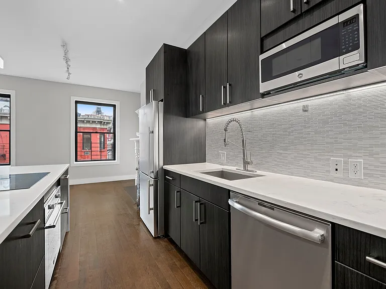 72 W 69th St #5E — Photo 3