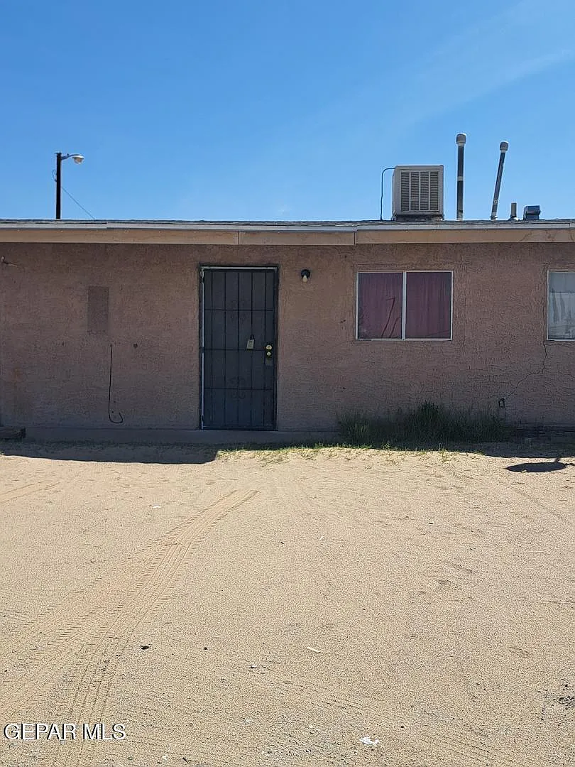 13 bed, 10500 sqft, $550 — Photo 1