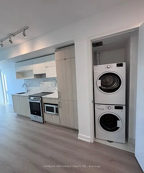 100 Queen St E #1707 — Photo 4