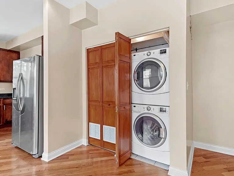 7211 N Damen Ave #2 — Photo 16
