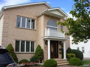 82 Strong St, Wallington, NJ 07057