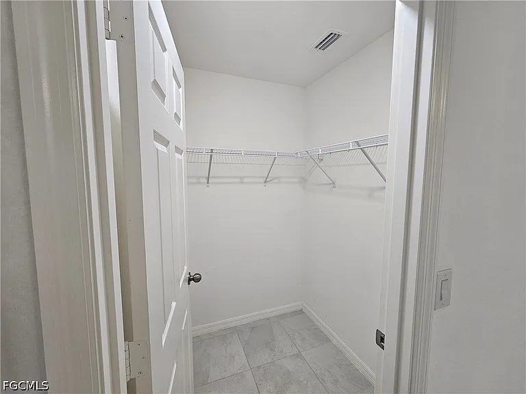 2523 NE 6th Pl — Photo 12