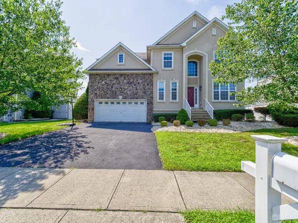 30 Violet Ct, Monroe Township, NJ 08831