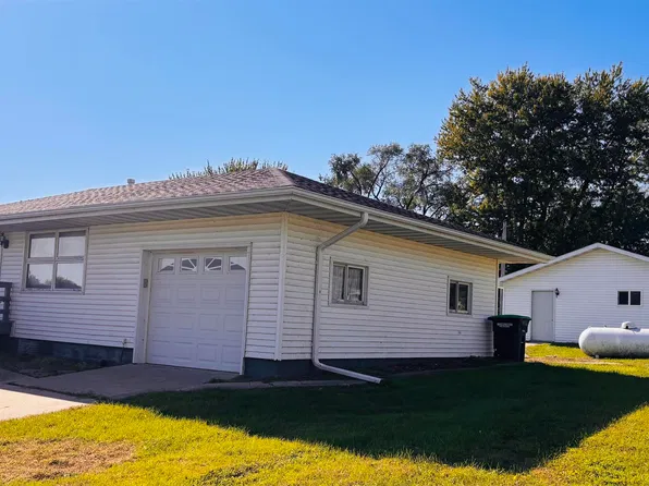 607 Texas St, Bonaparte, IA 52620