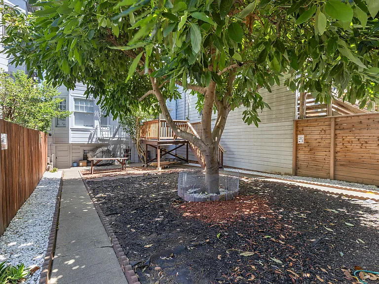 1166 S Van Ness Ave #5 — Photo 29