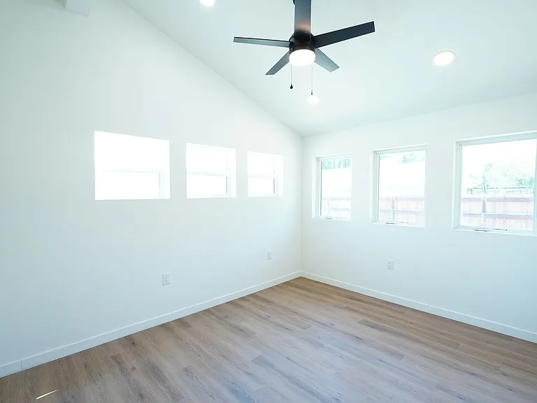 4805 Charlotte Way — Photo 84