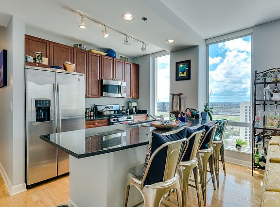 4th image of 1250 S Michigan Ave APT 2107