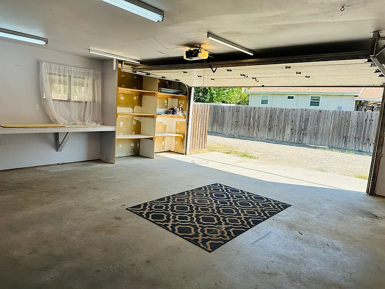 2038 Lewis Ave — Photo 33