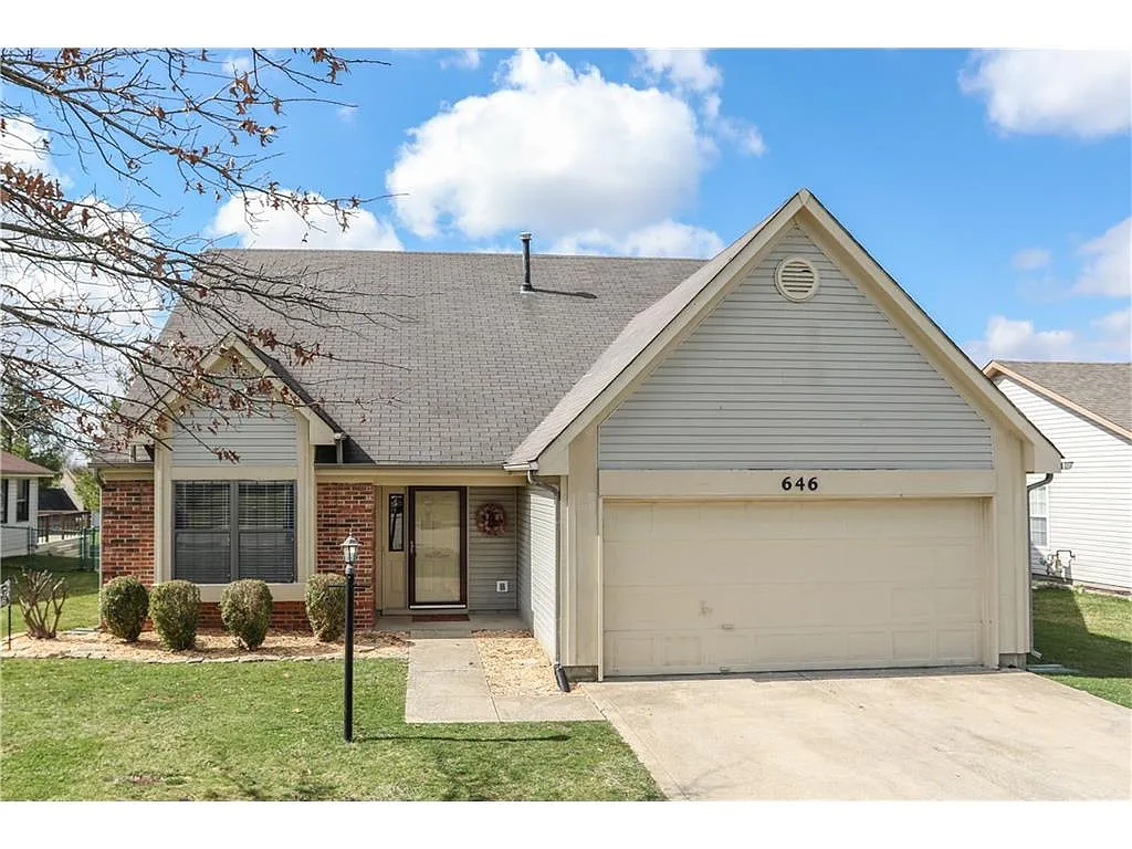 646 Red Oak Way photo 1