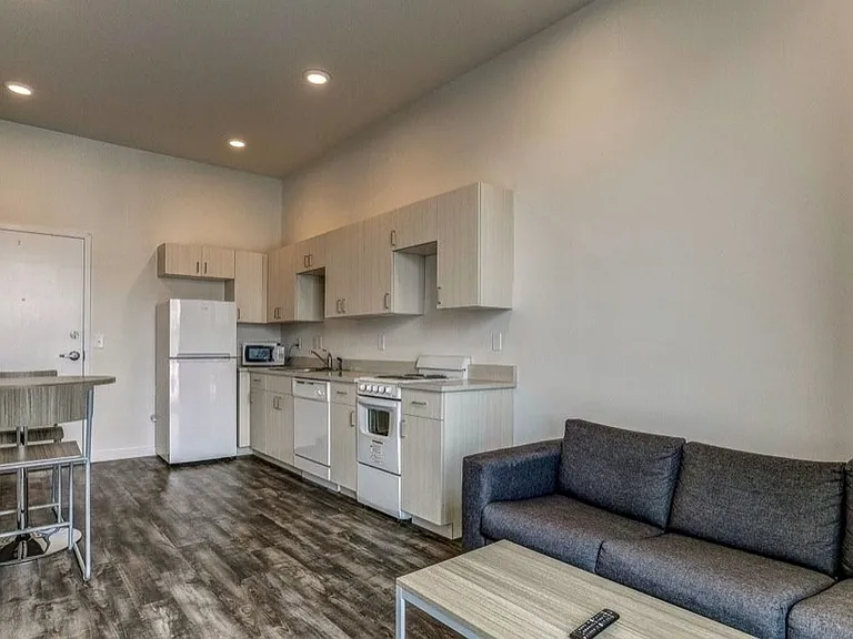MAIN608 — Photo 13