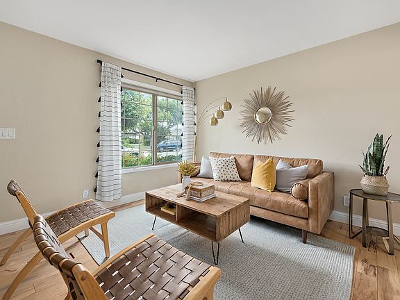 5th image of 811 Beaver Creek Way