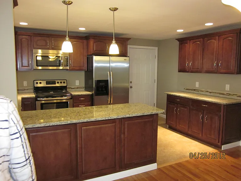 39 Damon Ave — Photo 11