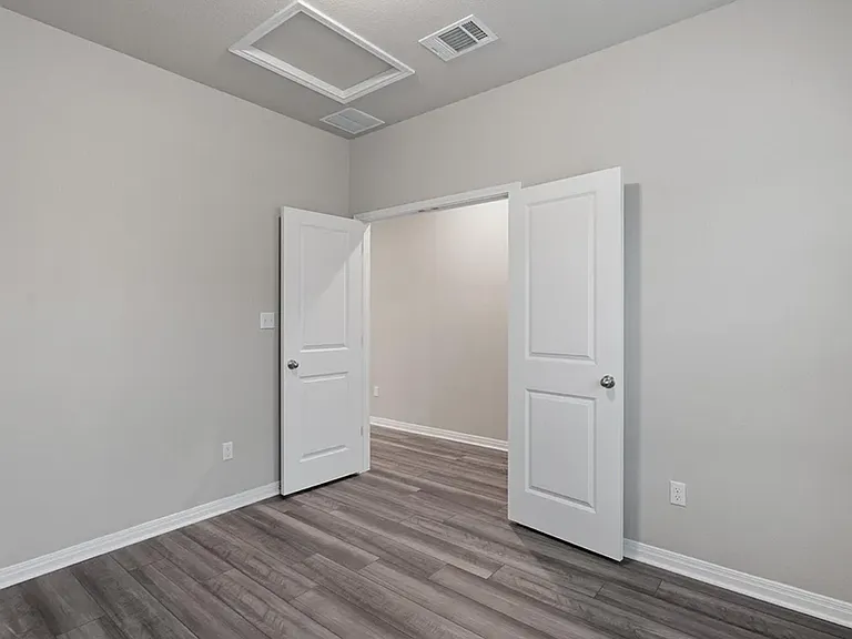 528 Loriner Way — Photo 5