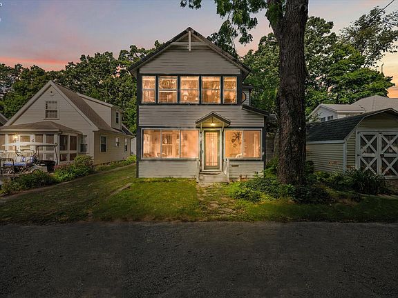 2nd image of 422 Jasmine Ave