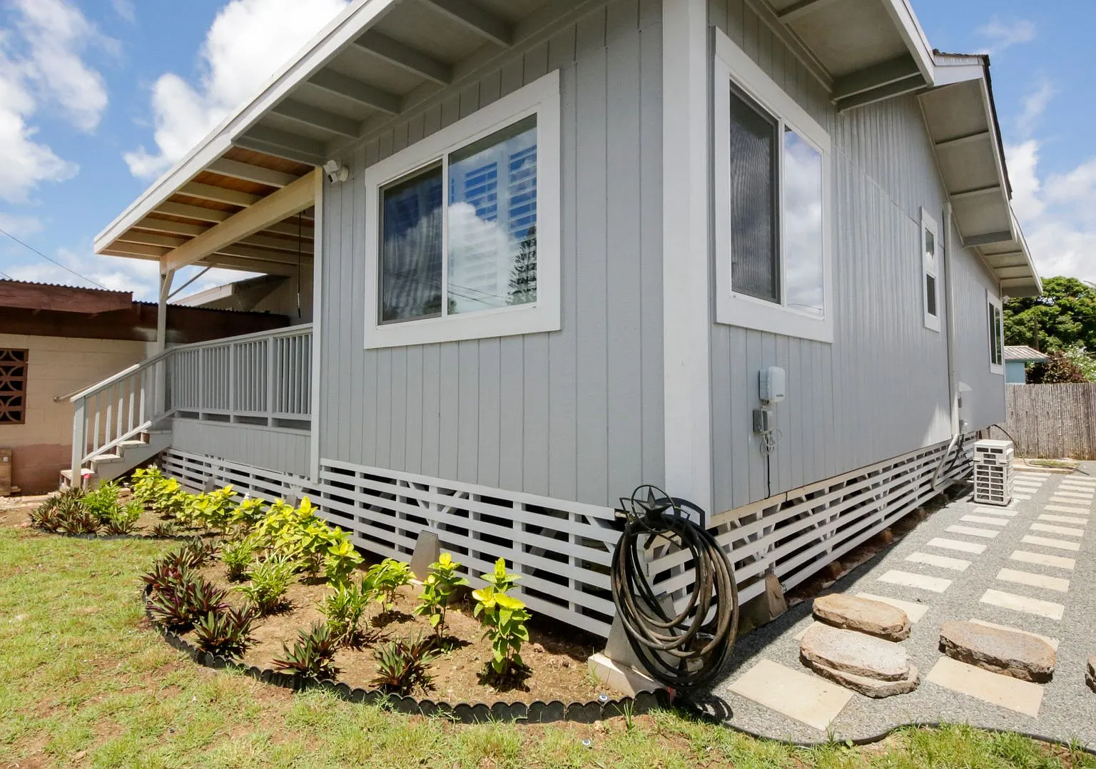 North Shore Renovated 2/2/1 Single Family /Duplex $3600.00 — Photo 1
