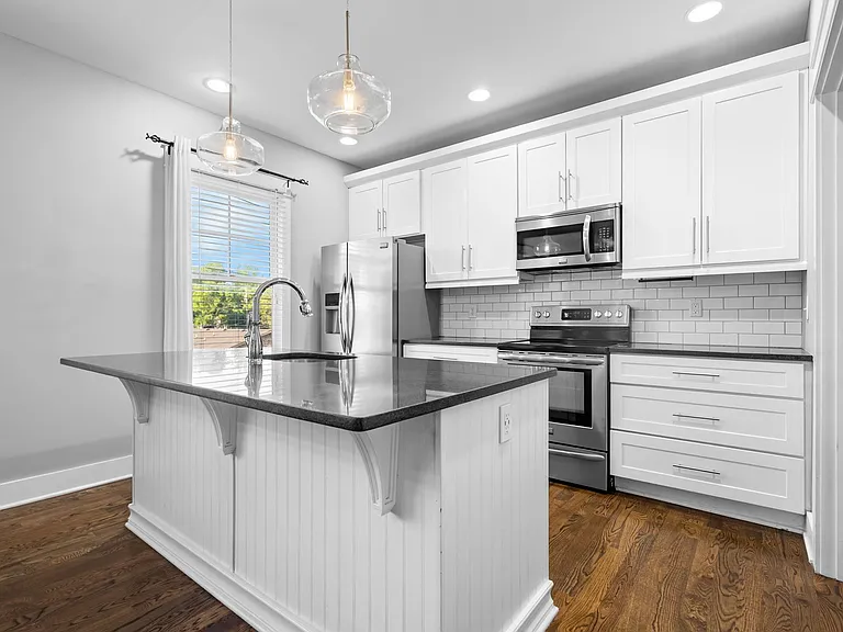 310 Evanston Ave — Photo 9