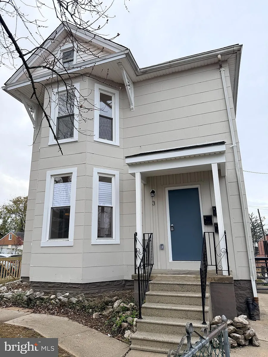 Building Photo - 3 E Overlea Ave #2