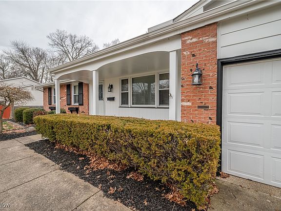 4th image of 3990 Claridge Dr