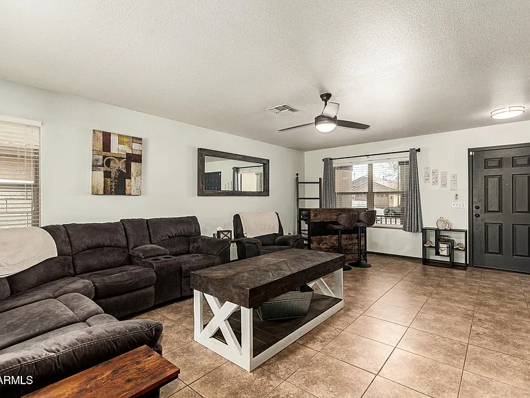 3032 W Red Fox Rd — Photo 5